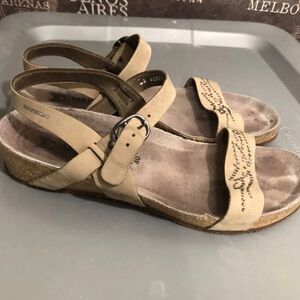 Mephisto Leather Rhinestone Footbed Sandals. Size 40.